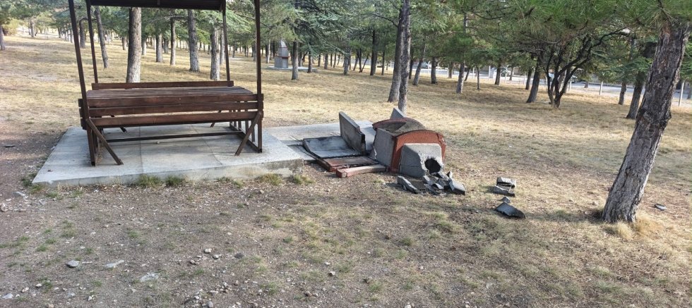 YUNAK’TA İSMET YAYLA PARKI’NDA BARBEKÜLER KIRILDI: MUHTAR MUSA TOSUN’DAN TEPKİ