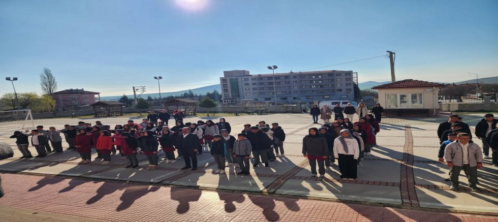 YUNAK’TA OKULLARDA DUYGU DOLU BAŞLANGIÇ: ÖĞRETMEN VE ÖĞRENCİLER TEK YÜREK OLDU