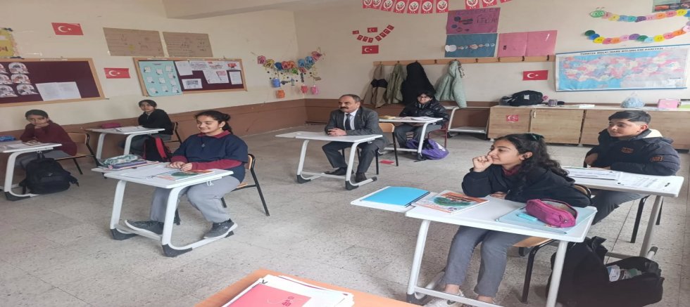 YUNAK'TA OKULLARDA İLK DERS 