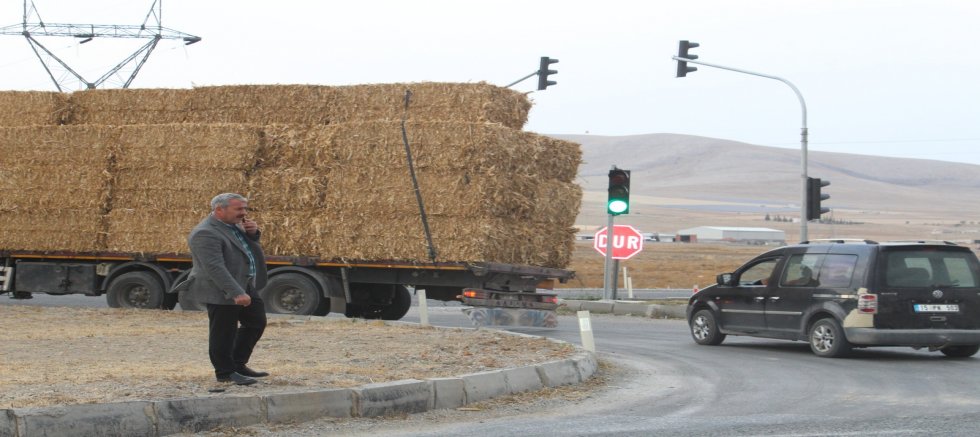 YUNAK’TA ÖLÜM KAVŞAĞI TARİHE KARIŞTI: TRAFİK IŞIKLARI VE SİNYALİZASYONLA SÜRÜCÜLERİN KORKULU RÜYASI SONA ERDİ