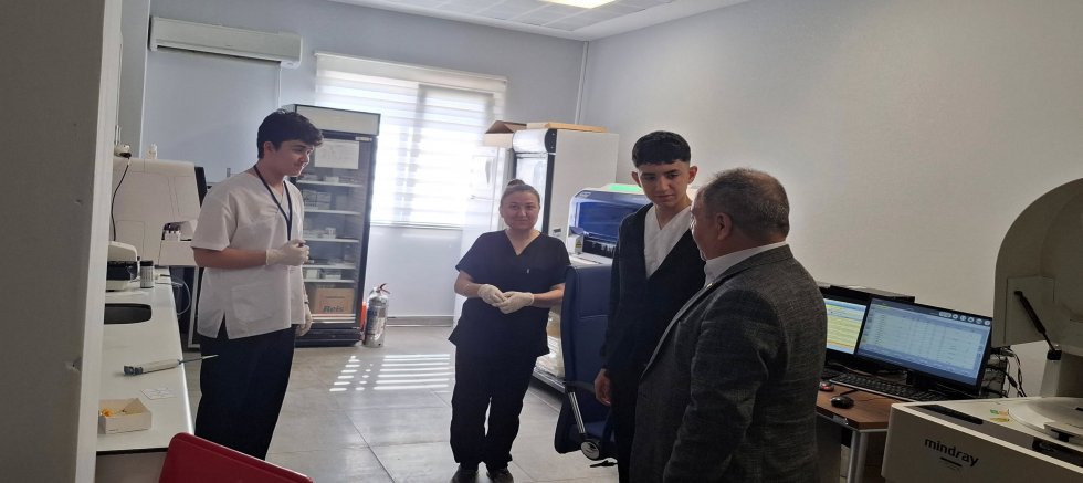 YUNAK'TA SAĞLIK LİSESİ STAJYER ÖĞRENCİLERİNE MORAL VE MOTİVASYON ZİYARETİ