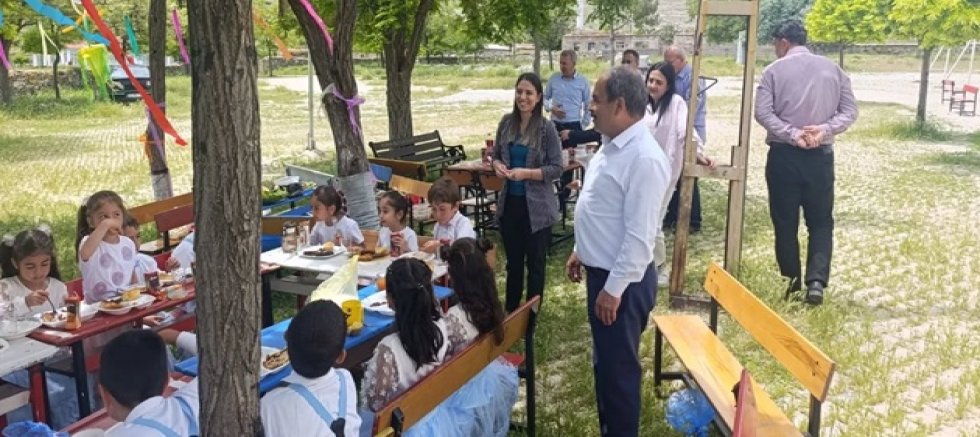 YUNAK TURGUT İLKOKULU’NDAN BAHAR ŞENLİĞİ