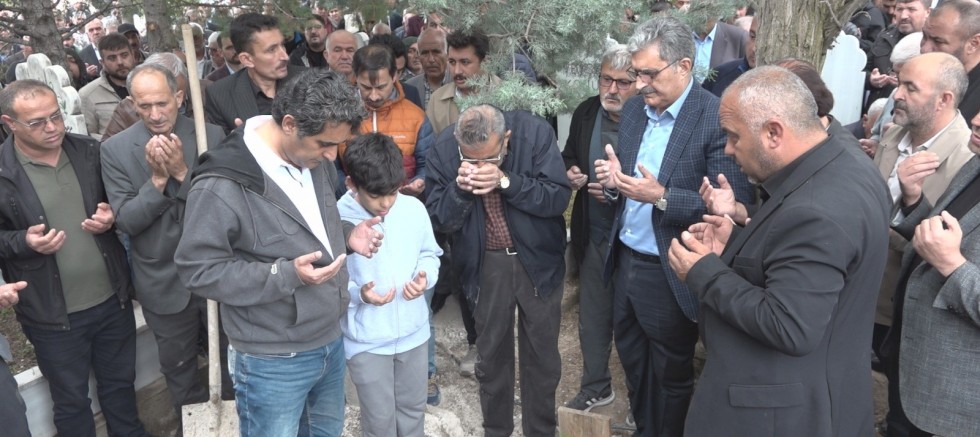 RECEP KONUK’UN OĞLU FATİH KONUK DUALARLA TOPRAĞA VERİLDİ
