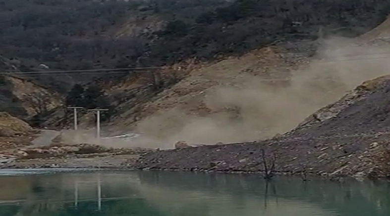 SULTAN DAĞLARI’NDA HEYELAN KORKUTTU: TAŞLAR YOLA YUVARLANDI