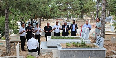 15 TEMMUZ’DA ŞEHİT KABRİ ZİYARETİ: YUNAK’TA DUYGUSAL ANLAR YAŞANDI