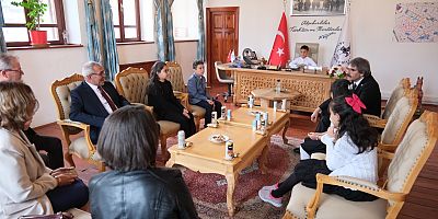 23 NİSAN’DA BAŞKANLIK KOLTUĞU ALPEREN AKIL’A EMANET EDİLDİ