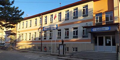 24 AĞUSTOS ORTAOKULU YABANCI DİL SINIFI VE ANA SINIFINA YENİ ÖĞRENCİLERİNİ BEKLİYOR