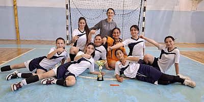 75. YIL ÖĞRETMEN EMEL TÜRKOĞLU ORTAOKULU FUTSALDA AKŞEHİR ŞAMPİYONU 