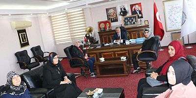 AK PARTİ YUNAK KADIN KOLLARINDAN BAŞKAN GÜNALTAY’A ZİYARET 