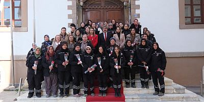 AKŞEHİR BELEDİYESİ KADIN PERSONELİ 8 MART SEBEBİYLE BİR ARAYA GELDİ