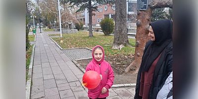 AKŞEHİR’DE BETON PARÇASI DEHŞETİ: 7 YAŞINDAKİ ALMİNA FELÇ KALDI, 12 KAT MALİKİNE HAPİS İSTEMİ