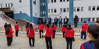 AKŞEHİR’DE CUMHURİYET COŞKUSU: İLÇE MİLLİ EĞİTİM MÜDÜRÜ TOPALOĞLU’NDAN BANDO TAKIMINA ZİYARET