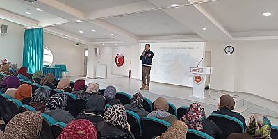 AKŞEHİR’DE “EN İYİ NARKOTİK POLİSİ ANNE” EĞİTİMİ DÜZENLENDİ