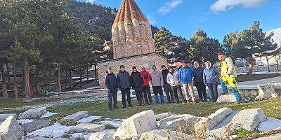 AKŞEHİR’DE KIŞ DAĞCILIĞI KAMPI: SPORCULAR KAR, FIRTINA VE AYAZA RAĞMEN ZİRVEYE ULAŞTI