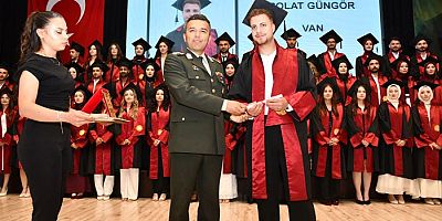 AKŞEHİR KADİR YALLAGÖZ SAĞLIK YÜKSEKOKULU’NDA MEZUNİYET SEVİNCİ