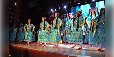 AKŞEHİR KÜLTÜR MERKEZİ'NDE TARİHİ KALABALIK: TÜRKİYE'NİN RENKLERİ VE SESLERİ BÜYÜK BEĞENİ TOPLADI