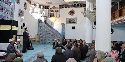 AKŞEHİR MEYDAN CAMİ’DE UMRE SEMİNERİ DÜZENLENDİ
