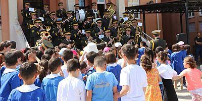 ASKERİ BANDO KONSER VERDİ 