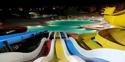 ATAPARK SPOR VE EĞLENCE MERKEZİ AÇIK HAVUZU  KAPILARINI AÇTI 