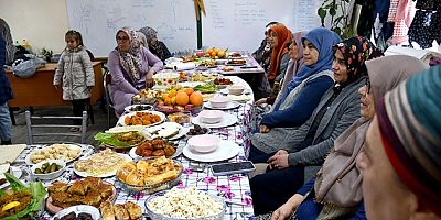 ATIL VAZİYETTEKİ BOZLAĞAN OKUL BİNASI HEM KURSU VE KADINLARLA YENİDEN HAYAT BULDU