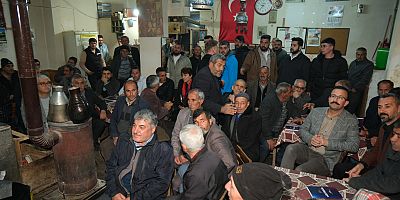 BAŞKAN ADAYI KAHRAMAN MAHALLE ZİYARETLERİNDE VATANDAŞIN DERDİNİ DİNLİYOR 