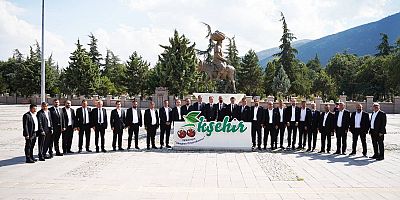BAŞKAN ENDER KALKAN ADAYLIĞINI NASREDDİN HOCA’NIN HUZURUNDA AÇIKLADI
