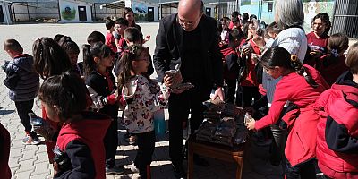 BAŞKAN KÖKSAL, HAYVANLARI KORUMA GÜNÜ'NDE ÇOCUKLARLA BULUŞTU
