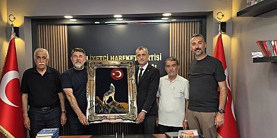 BELEDİYE MECLİS ÜYELERİNDEN BAŞKAN MURAT YILDIZ'A TEBRİK ZİYARETİ