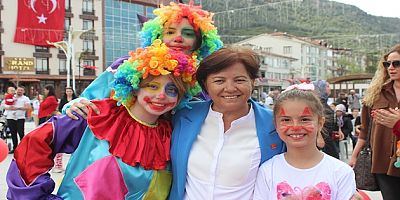 CHP AKŞEHİR GENÇLİK KOLLARI’NDAN 23 NİSAN’A ÖZEL RENKLİ ETKİNLİK