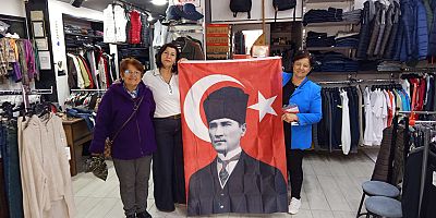 CHP’DEN CUMHURİYET BAYRAMI ÖNCESİ BAYRAK DAĞITIMI