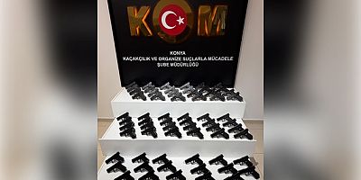  DURDURULAN ARAÇTAN CEPHANELİK ÇIKTI: 65 RUHSATSIZ TABANCA ELE GEÇİRİLDİ, 2 GÖZALTI