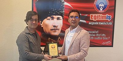 EĞİTİM-İŞ AKŞEHİR TEMSİLCİLİĞİNDEN ÜYESİNE ANLAMLI PLAKET