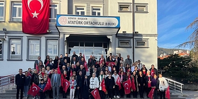 EĞİTİM İŞ'İN 10 KASIM PROGRAMI ATATÜRK ORTAOKULUNDA YAPILDI 