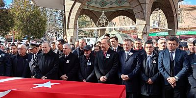 GEÇİRDİĞİ TRAFİK KAZASINDA ŞEHİT OLAN POLİS MEMURU MEMLEKETİNDE TOPRAĞA VERİLDİ