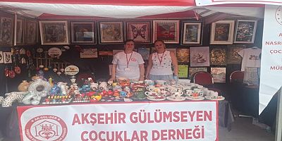 GÜLÜMSEYEN ÇOCUKLAR DERNEĞİ'NDEN ŞENLİKTE ANLAMLI STANT