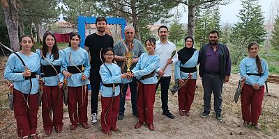 HALK EĞİTİMİ KURSLARINDA YETİŞEN ÖĞRENCİLERDEN BÜYÜK BAŞARI: GELENEKSEL TÜRK OKÇULUĞU YILDIZLAR KIZ KATEGORİSİNDE İL İKİNCİLİĞİ