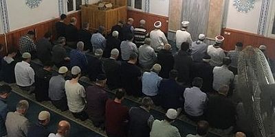 HATİMLE KILINAN TERAVİH NAMAZLARININ HATİM DUALARI YAPILDI