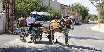ILGIN BELEDİYE BAŞKANI APİL, DEDE YADİGÂRI AT ARABASIYLA ASFALTLANAN YOLLARI GEZDİ