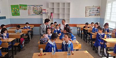 KAYMAKAM ATASOY VE MÜDÜR İŞCAN’DAN UYUM HAFTASI ZİYARETİ