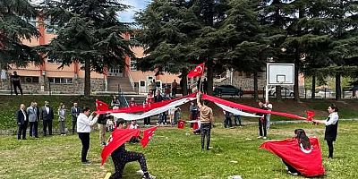 KAYMAKAM DR. MEHMET ÖZEL’DEN ANLAMLI ZİYARET: ENGELLİLER HAFTASINDA ÖZEL ÖĞRENCİLERE MORAL DESTEĞİ