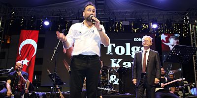 KULAKLARIN PASI SİLİNDİ, MEYDAN TOLGA KAYA ŞARKILARLARIYLA DOLDU TAŞTI