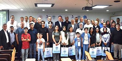 LGS VE YKS’DE BAŞARI GÖSTEREN ÖĞRENCİLER AKŞEHİR TSO TARAFINDAN ÖDÜLLENDİRİLDİ 