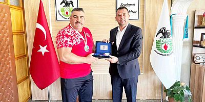 MİLLİ SPORCU MUSTAFA ALTUNTAŞ’TAN BAŞKAN ÖZTOKLU’YA ZİYARET