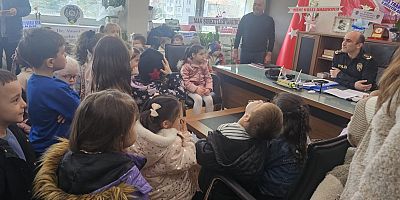 MİNİKLERDEN POLİSLERİMİZE  ANLAMLI ZİYARET