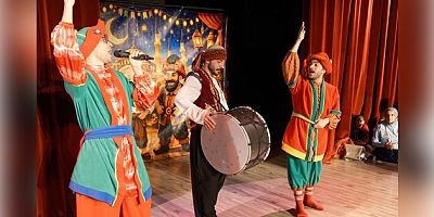 NASREDDİN HOCA VAKFI TARAFINDAN DÜZENLENEN TİYATRO ETKİNLİĞİNE YOĞUN İLGİ