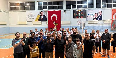 ÖĞRETMENLER ARASI VOLEYBOL TURNUVASININ ŞAMPİYONU ŞEHİT SELÇUK ÖZER ANADOLU LİSESİ