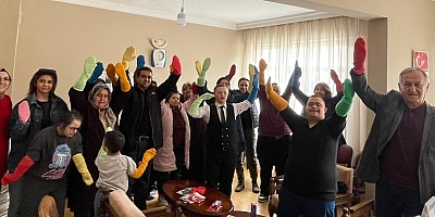 RENKLİ ÇORAPLARLA GELEN FARKINDALIK: ÖZEL ÇOCUKLAR UNUTULMADI 