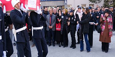 ŞAPKASINI TAKTIĞI ŞEHİT BABASINI SELAM VEREREK UĞURLADI
