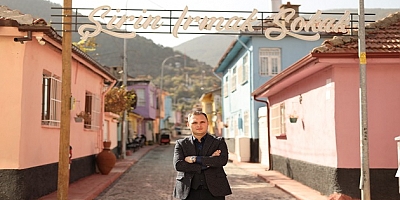 ŞİRİN IRMAK SOKAĞI’NDA TABELA VE KANAL DÜZENLEMESİ TEPKİ ÇEKTİ: “ESTETİK UĞRUNA GÜVENLİK TEHLİKEYE ATILIYOR”