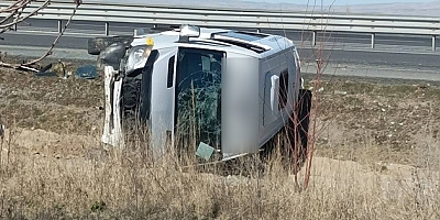 SULTANDAĞI’NDA KORKUTAN KAZA: TIR MİNİBÜSE ÇARPTI, 11 KİŞİ YARALANDI